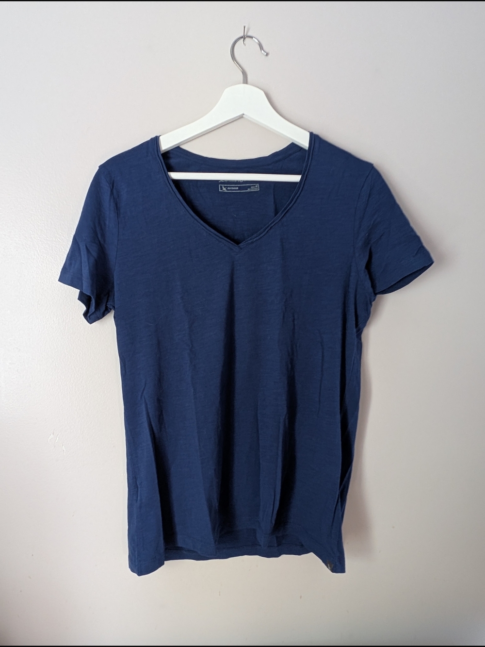 Eddie Bauer NWOT Slub Tee Classic Women's V-Neck Tee in Navy NWOT Medium